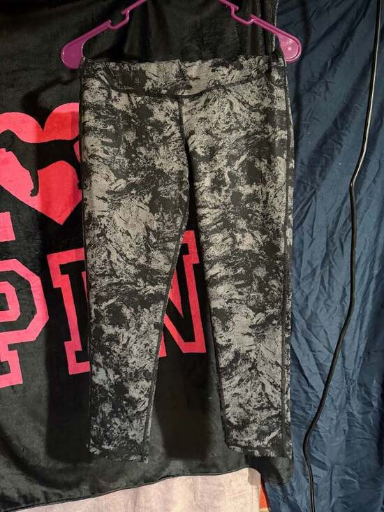 Oalka Pants - Oalka Women's Size S Black and Grey Marble Print Athletic Leggings